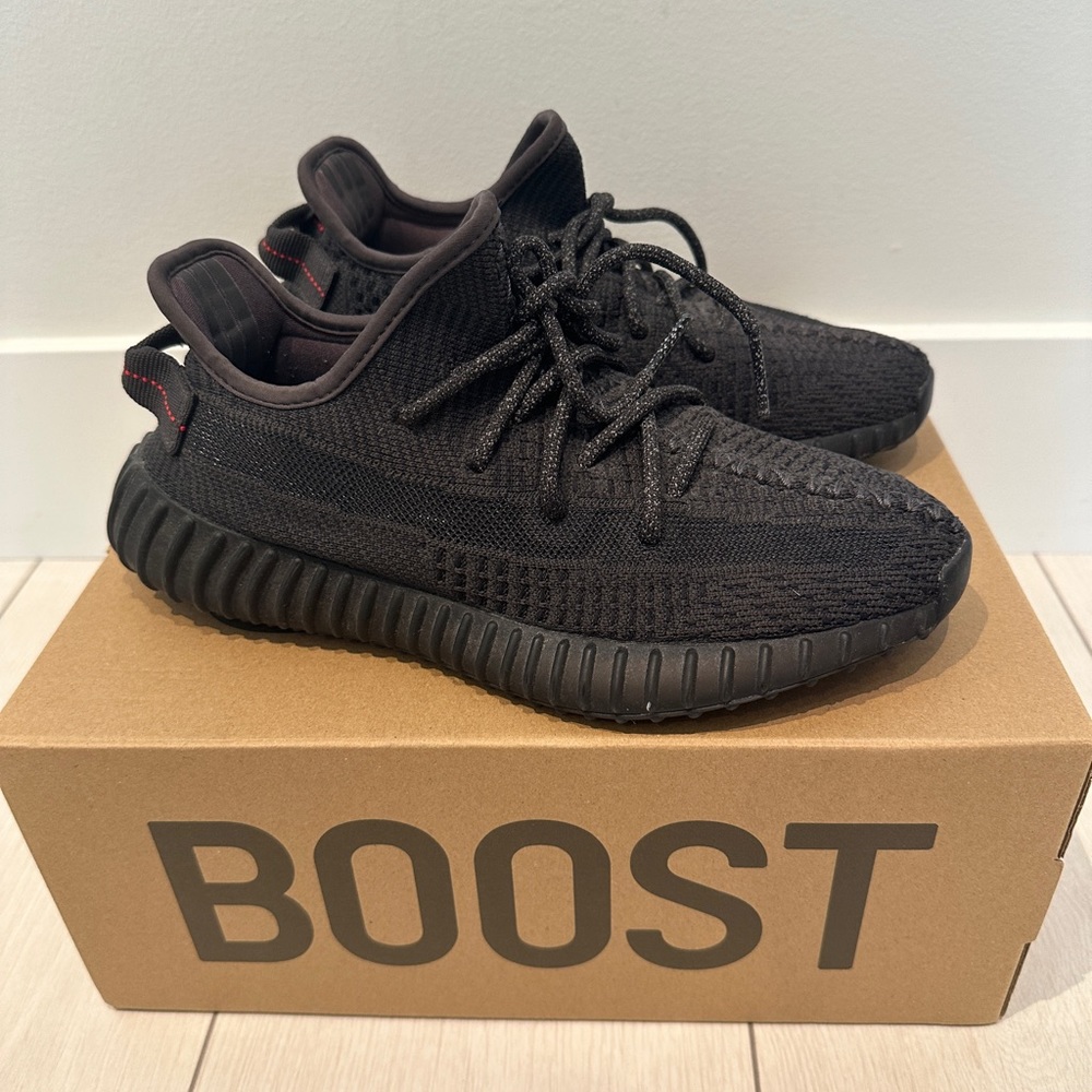Non reflective Yeezy Boost 350v2